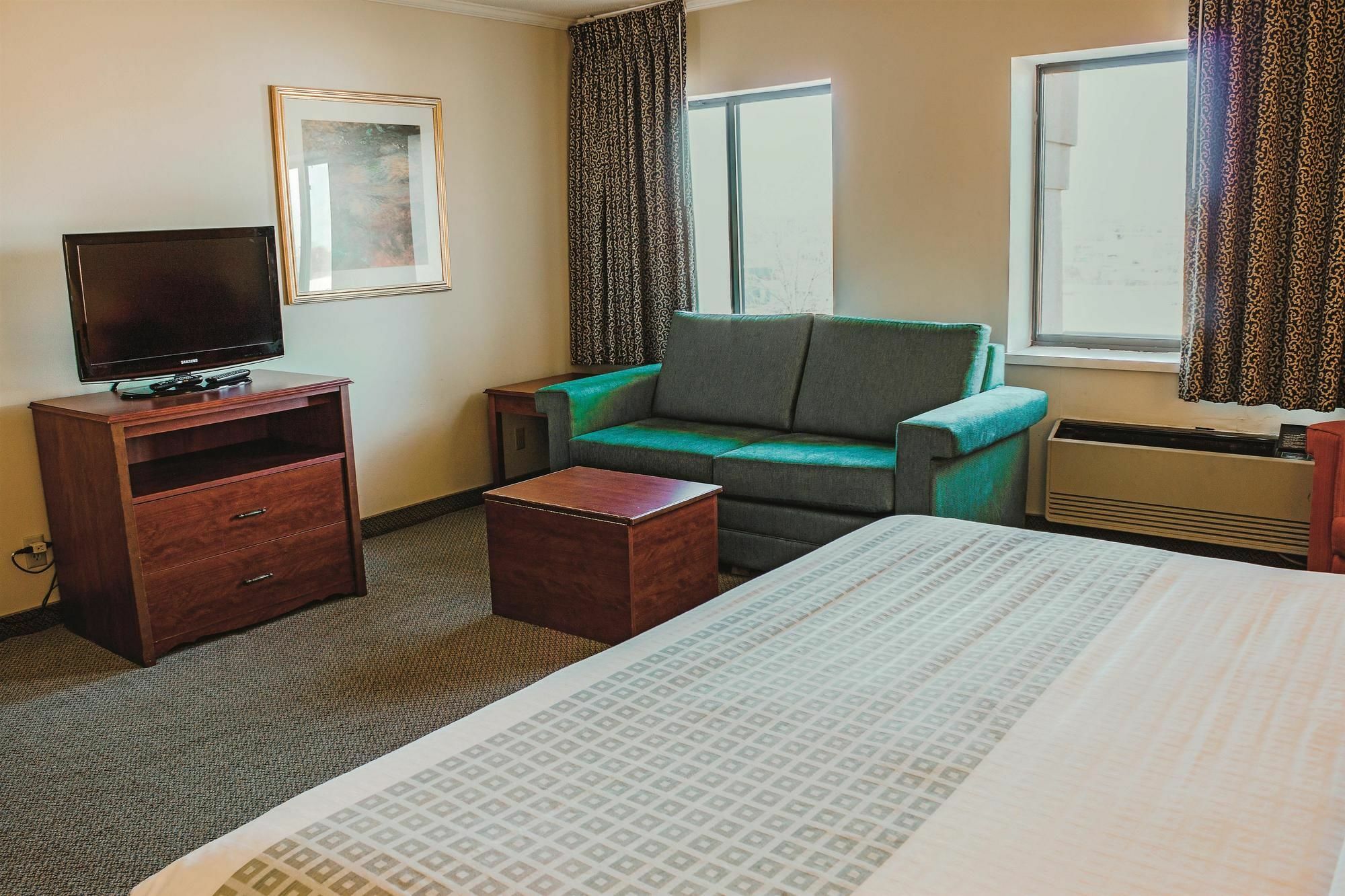 La Quinta Inn By Wyndham St. Louis Hazelwood - Airport North Exterior photo